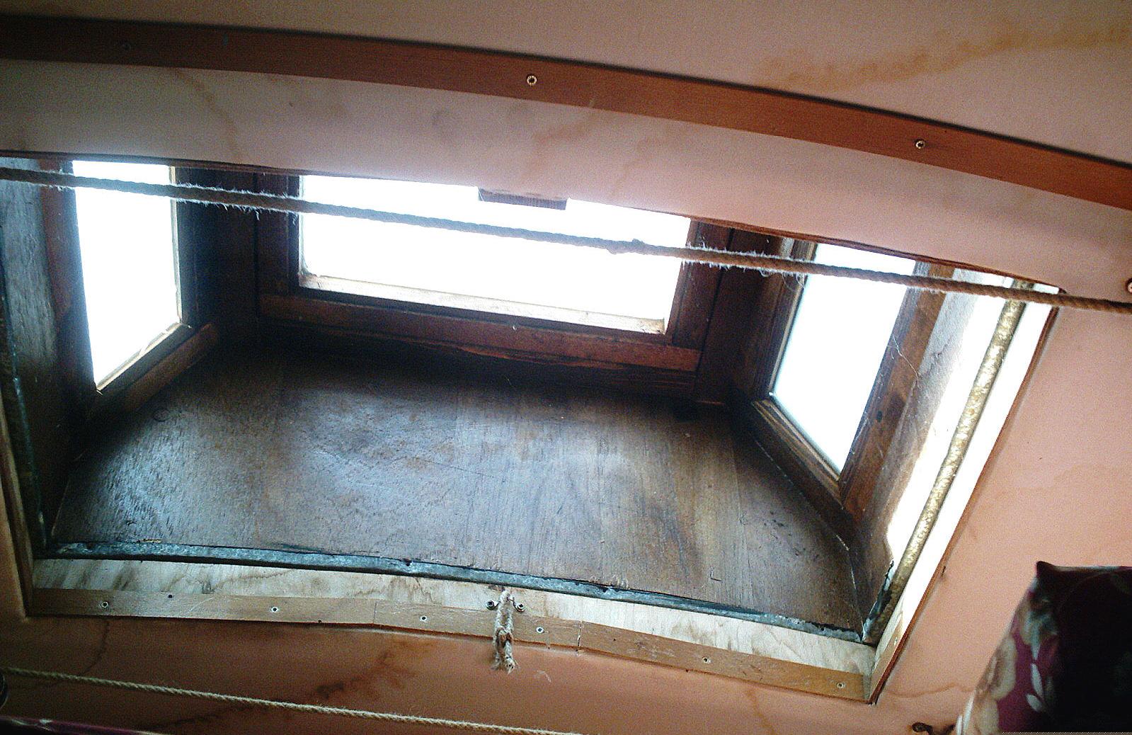 Peter Lustigs Bauwagen Dachfenster
